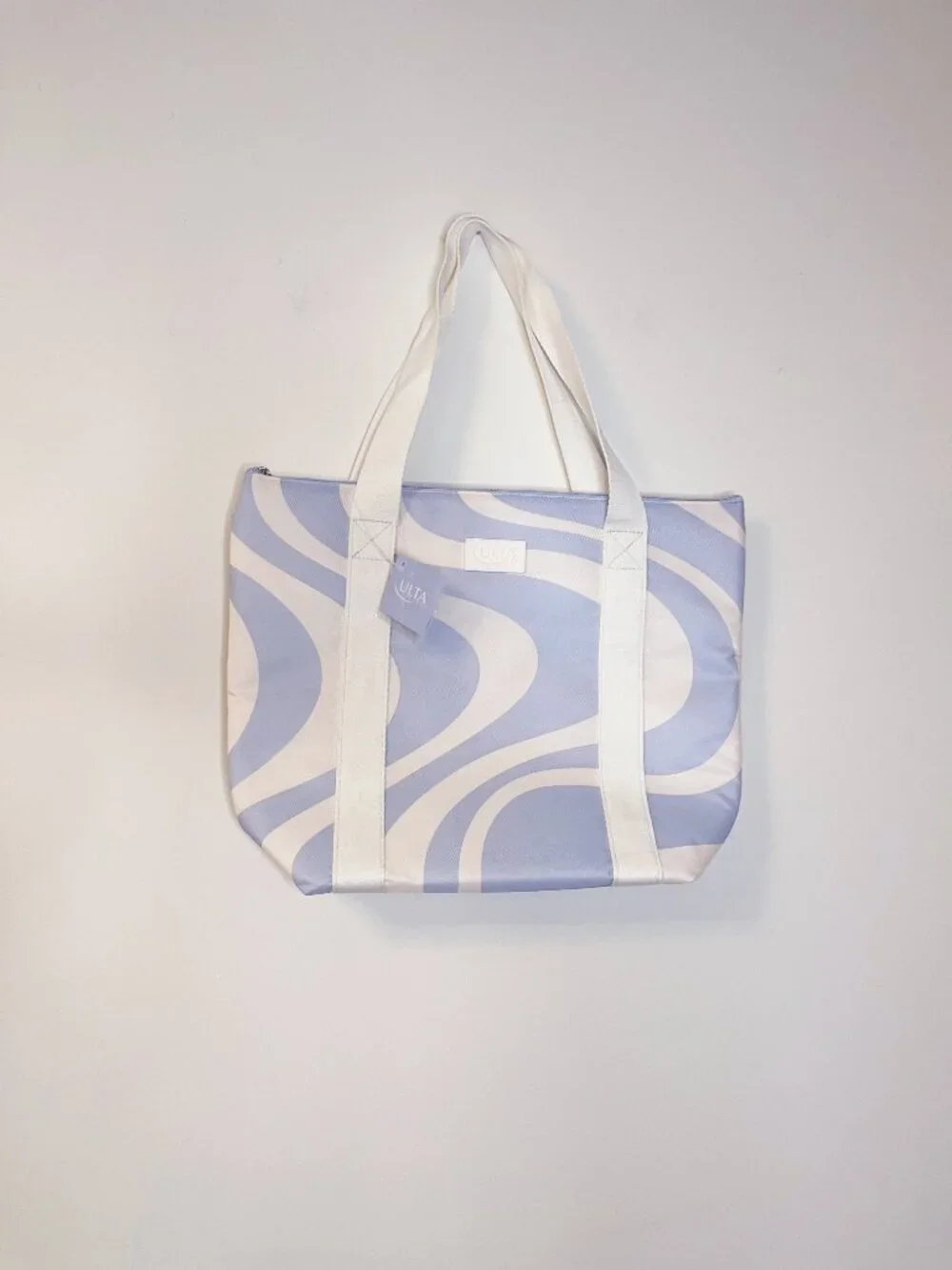 NWT Ulta Beauty Insulated Cooler Tote Bag Blue White Zip Top Beach Travel